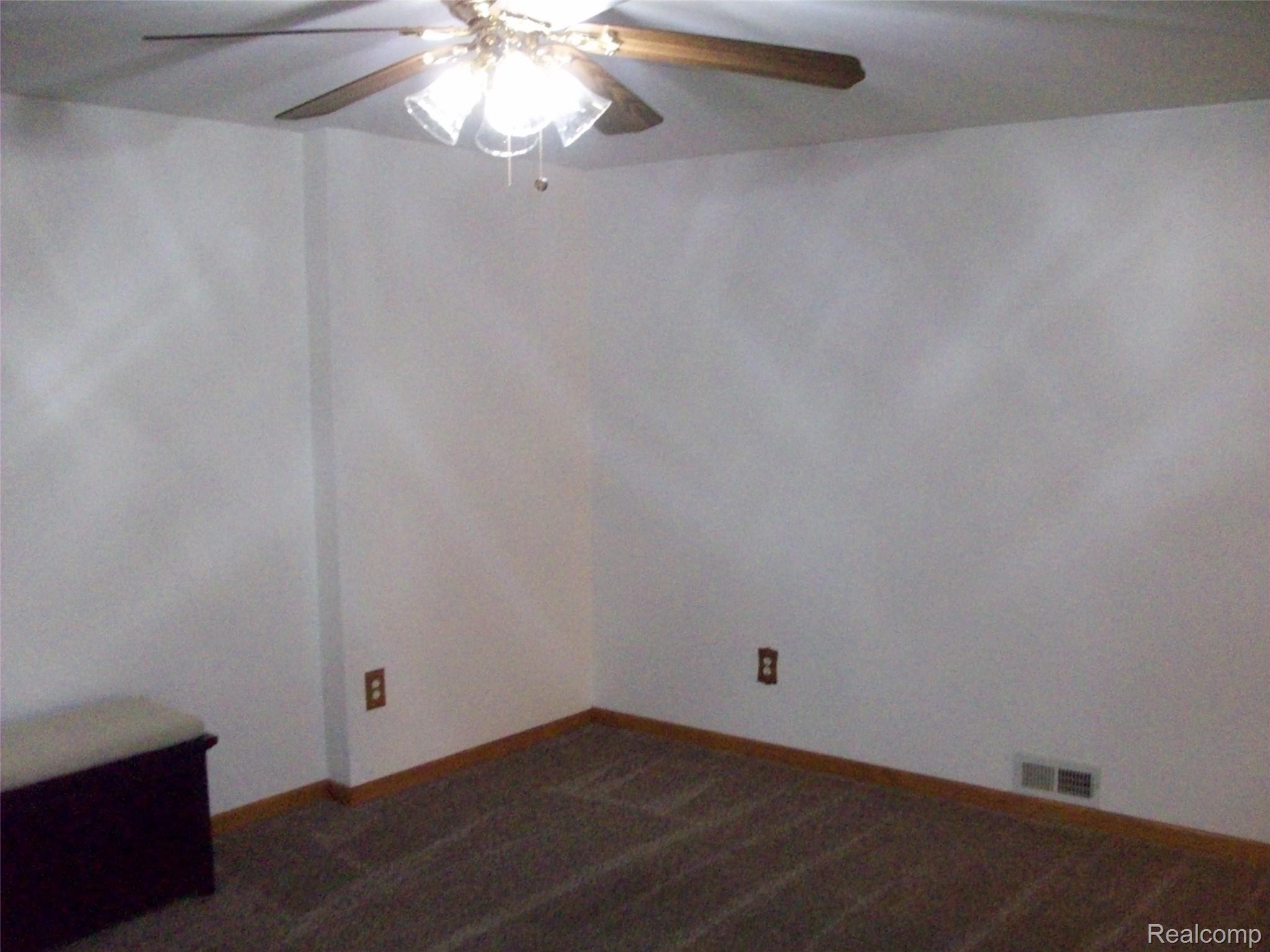 1163 Reid Road Flint, MI 48507 - Photo 21 of 26 100_3287.JPG