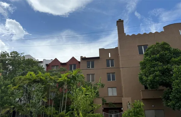 $2,700 | 2630 Southwest 28th Street, Unit 34, Miami, FL 33133