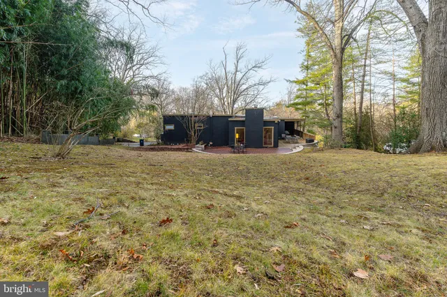 $1,595,000 | 104 East Bells Mill Road, Philadelphia, PA 19118