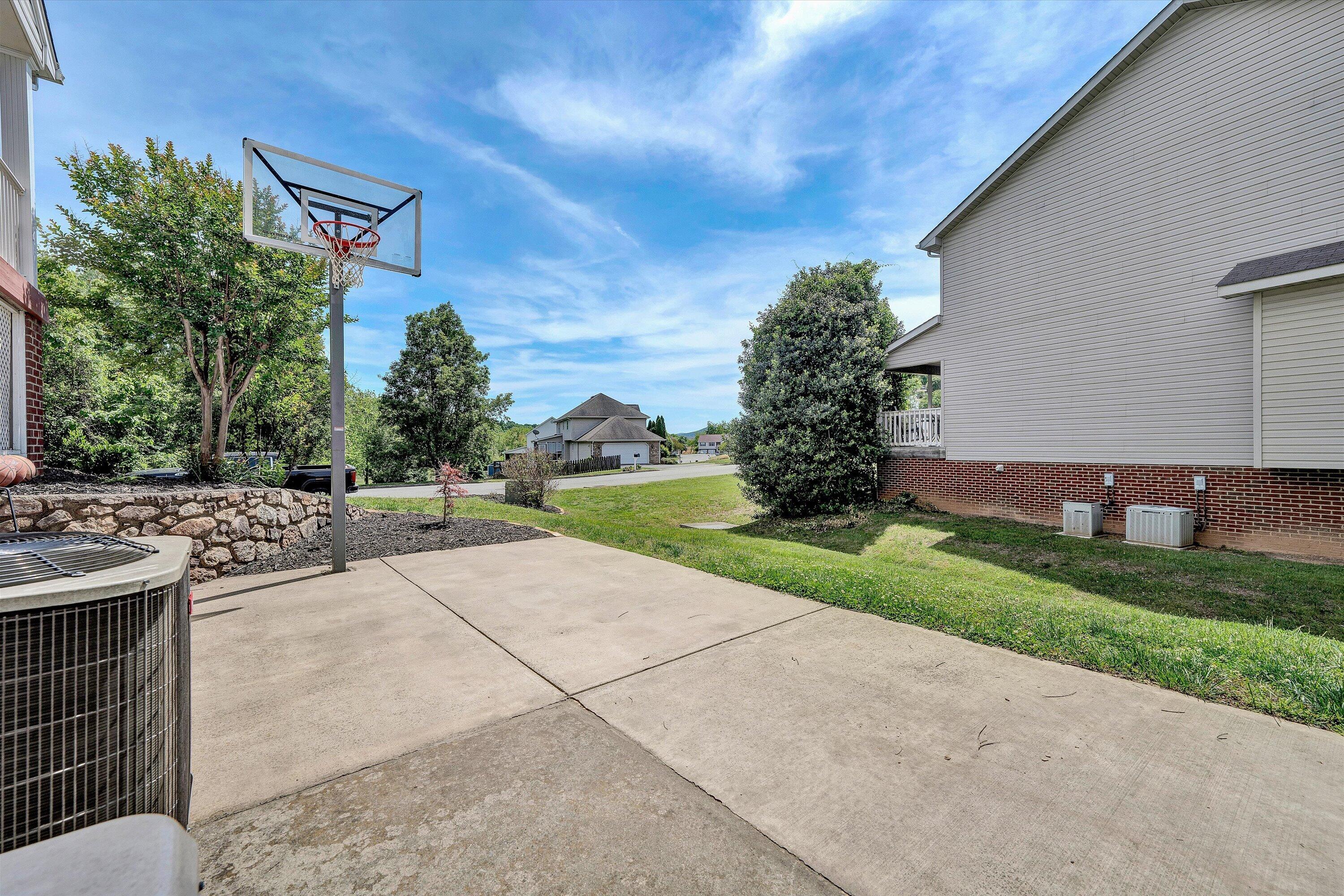 3808 Rte 3004 Roanoke, VA 24012 - Photo 33 of 44 Side Patio