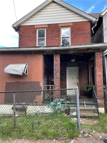 a view of house with yard