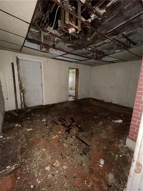 805 Oak Street Duquesne, PA 15110 - Photo 2 of 15 a view of a garage