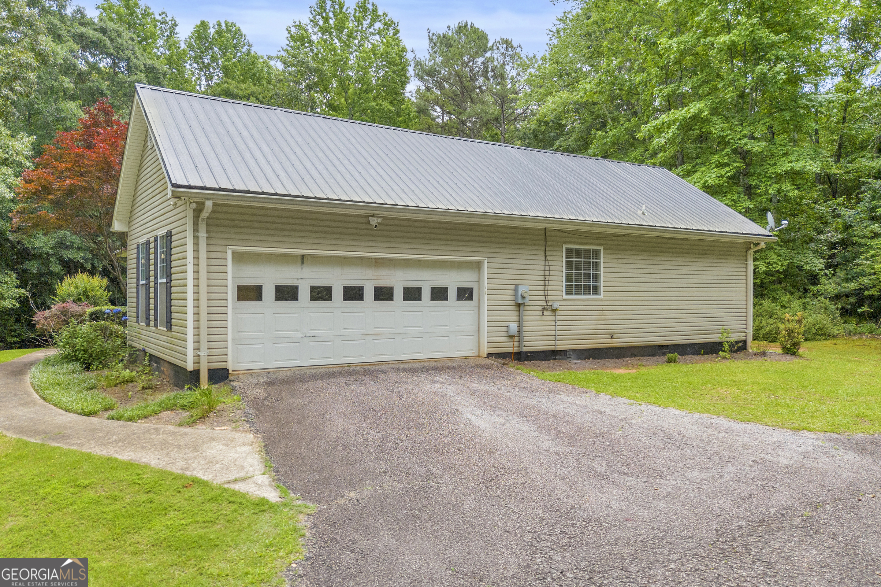 163 Tuxedo Drive Commerce, GA 30530 - Photo 53 of 62 a front view of a house with a yard and garage