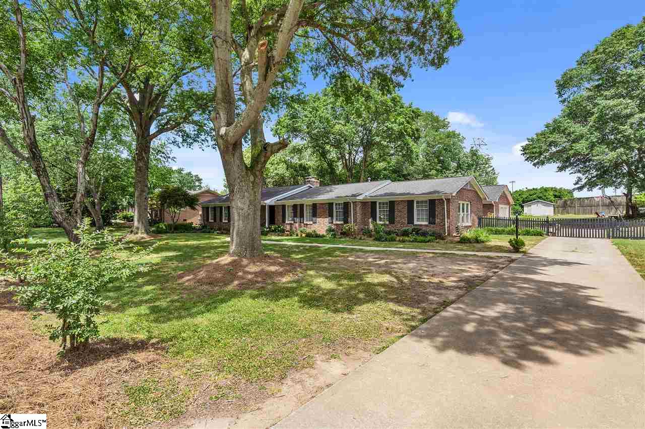 37 Isbell Lane Greenville, SC 29607 - Photo 2 of 24 Gallery Image 2