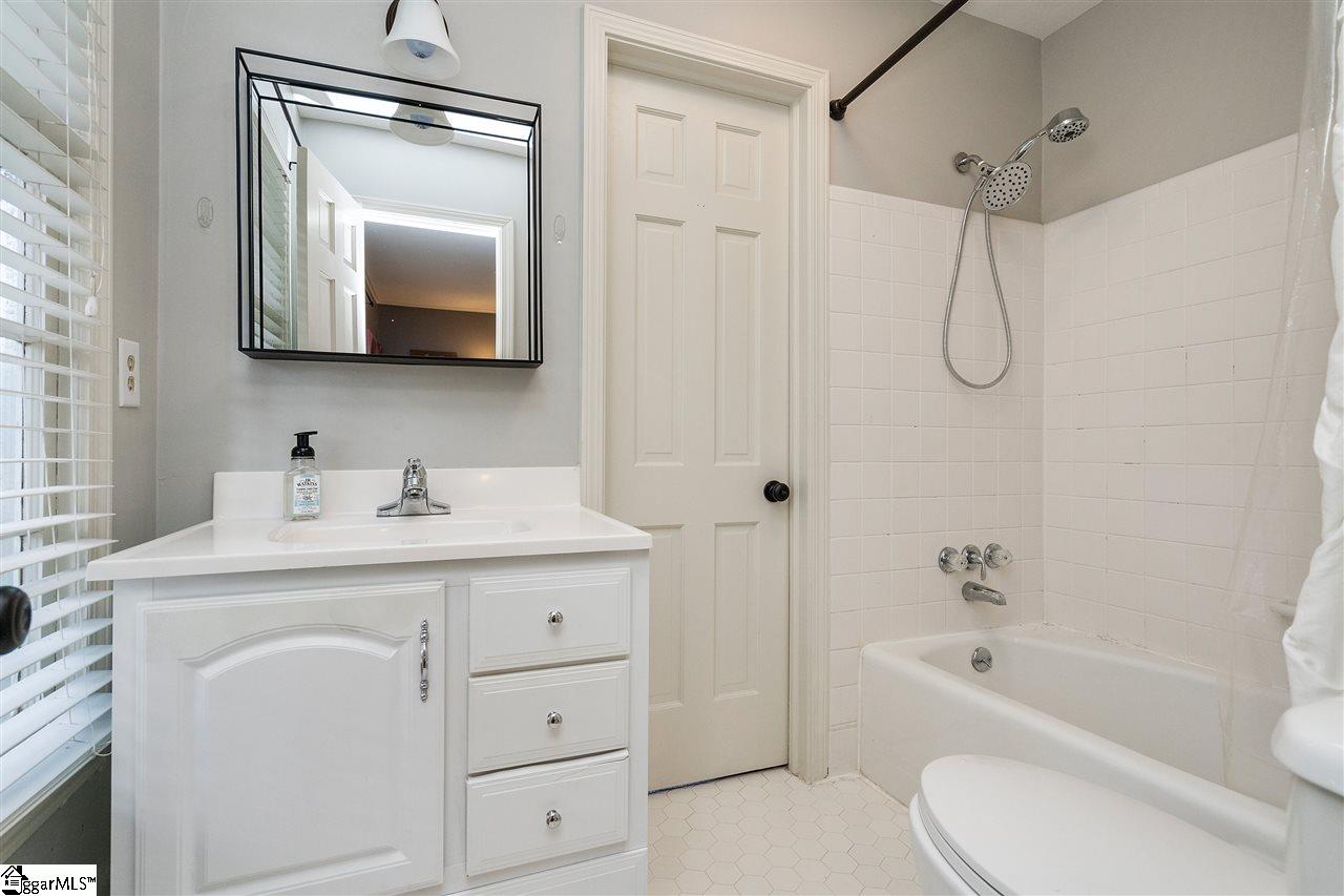 37 Isbell Lane Greenville, SC 29607 - Photo 16 of 24 Gallery Image 16