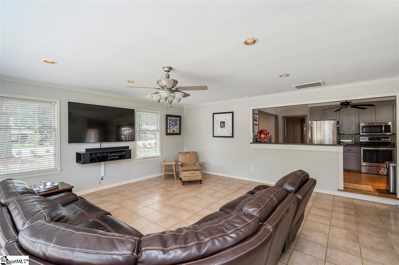 37 Isbell Lane Greenville, SC 29607 - Photo 10 of 24 Gallery Image 10