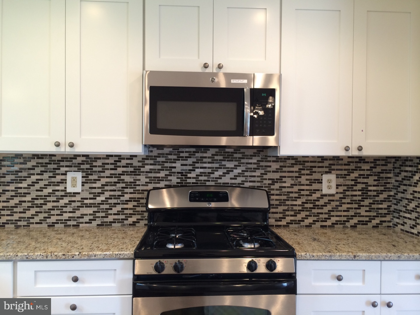222 Suffolk Road Fairless Hills, PA 19030 - Photo 3 of 25 Gallery Image 3