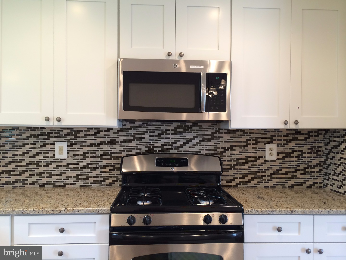 222 Suffolk Road Fairless Hills, PA 19030 - Photo 4 of 25 Gallery Image 4