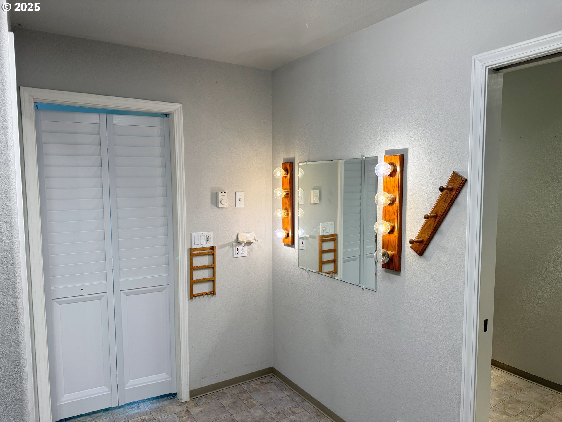 5938 View Loop Florence, OR 97439 - Photo 19 of 42 a view of walk in closet