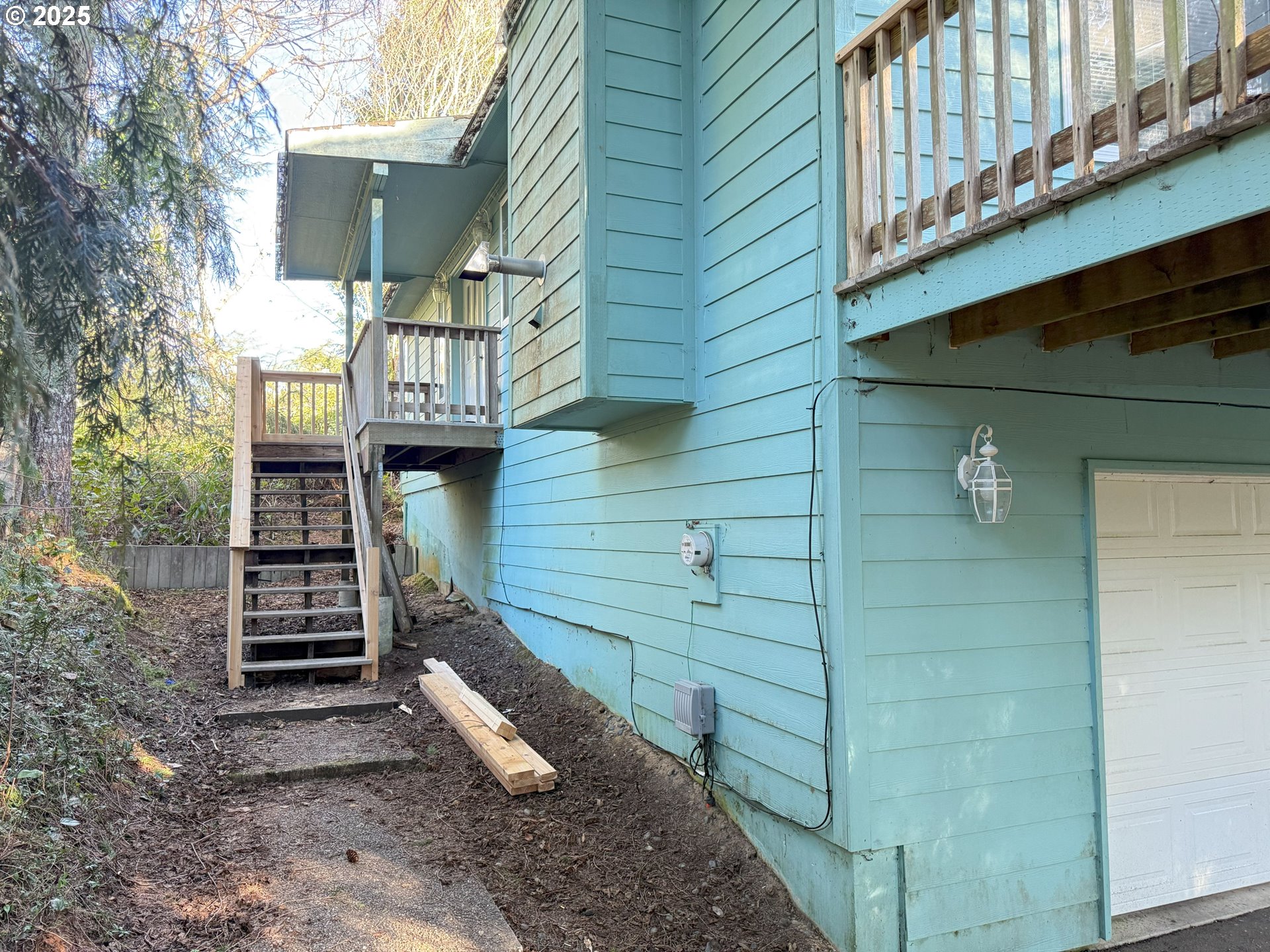 5938 View Loop Florence, OR 97439 - Photo 41 of 42 a front view of a house with stairs