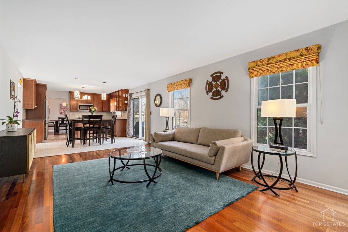 1506 Division Street St. Charles, IL 60174 - Photo 17 of 32 a living room with furniture and a table