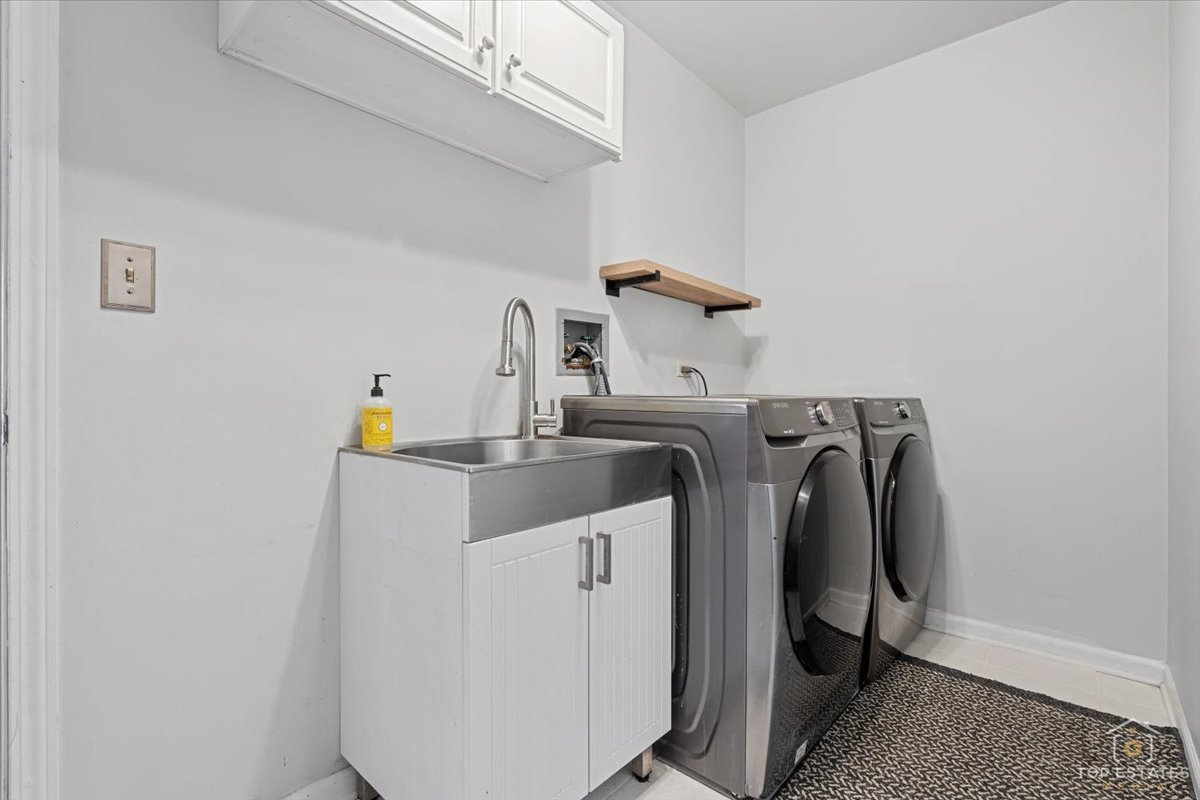 1506 Division Street St. Charles, IL 60174 - Photo 19 of 32 a utility room with dryer and washer
