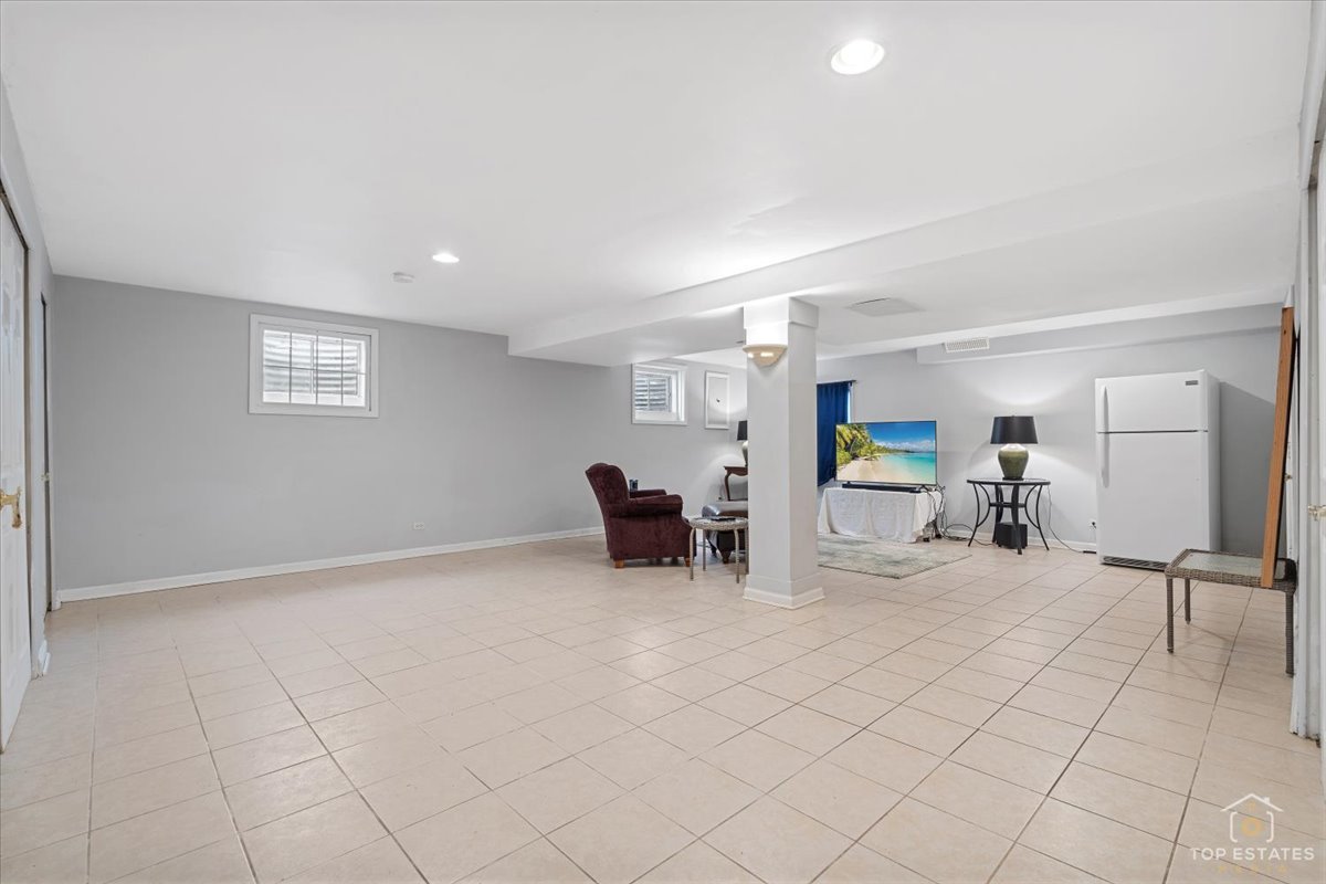1506 Division Street St. Charles, IL 60174 - Photo 29 of 32 a view of livingroom with furniture