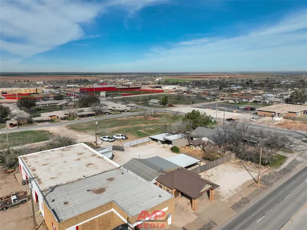 $210,000 | 944 Commercial Avenue, Anson, TX 79501