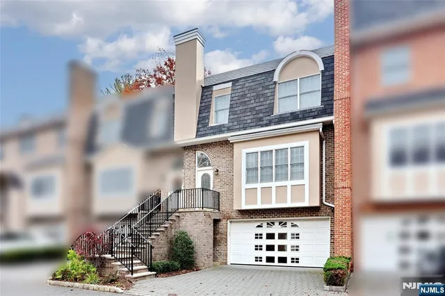 $899,000 | 136 Stonegate Trail, Unit 37, Cresskill, NJ 07626