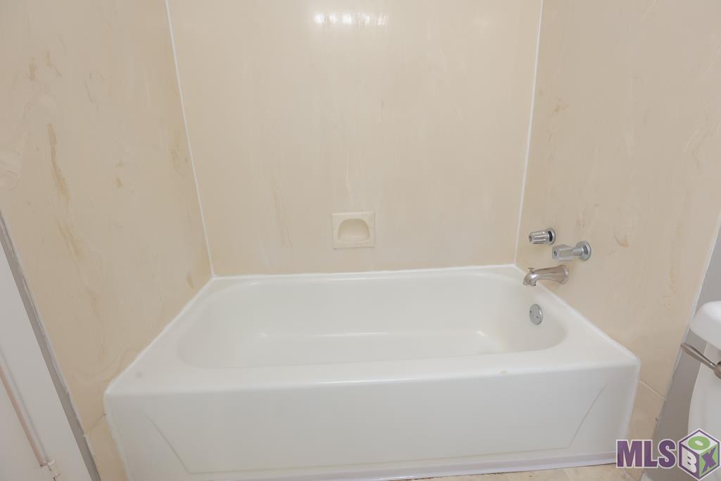 9851 Jefferson Highway, Unit H28 Baton Rouge, LA 70809 - Photo 16 of 19