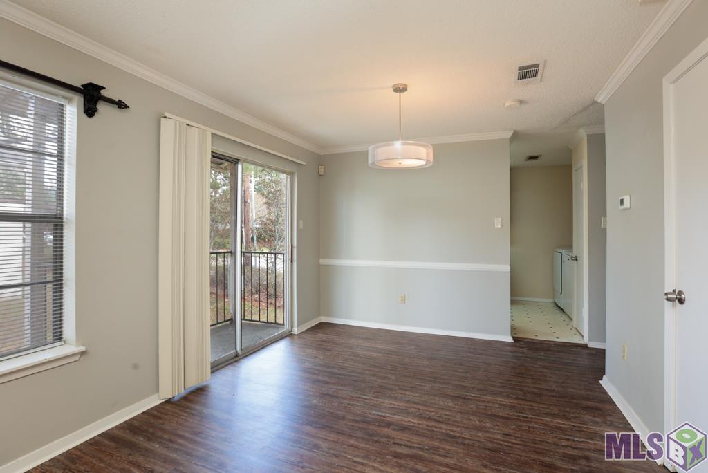 9851 Jefferson Highway, Unit H28 Baton Rouge, LA 70809 - Photo 6 of 19 Pretty Flooring and Paint!