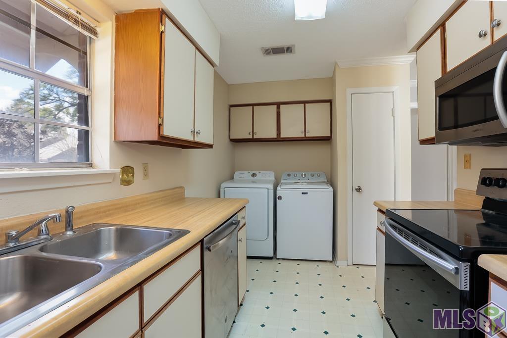 9851 Jefferson Highway, Unit H28 Baton Rouge, LA 70809 - Photo 8 of 19 Nice Kitchen!