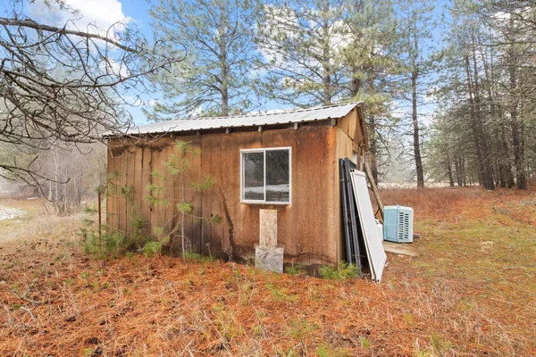 $349,950 | 38706 North Newport Highway, Elk, WA 99009