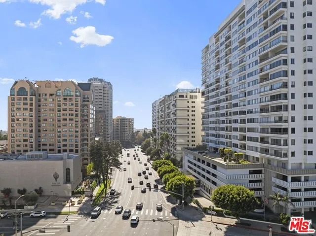 a black and white photo of a living room