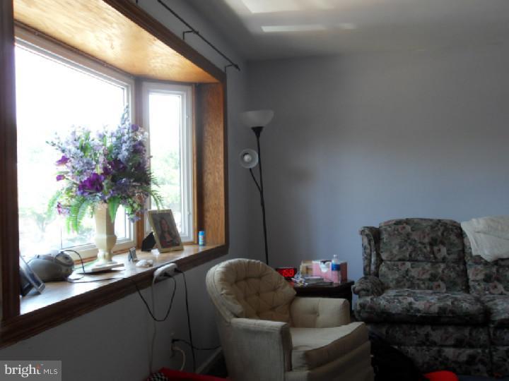 12405 Tyrone Road Philadelphia, PA 19154 - Photo 3 of 11