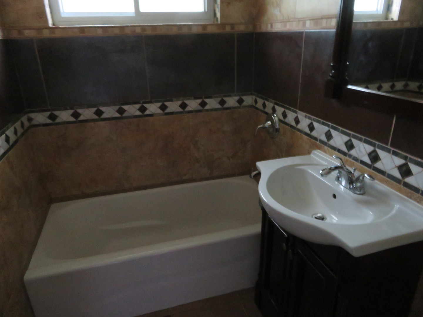 6834 West Lode Drive, Unit 3A Worth, IL 60482 - Photo 9 of 11 a bathroom with a sink and a bathtub