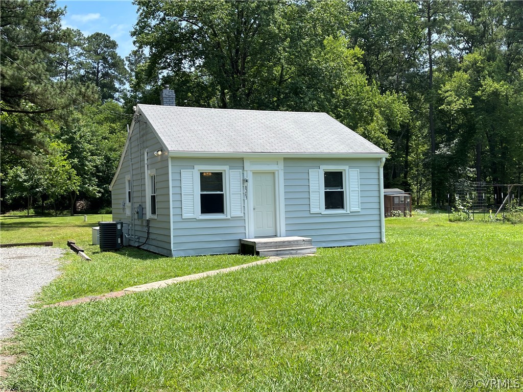 8243 Varina Road Henrico, VA 23231 - Photo 3 of 23 a backyard of a house with lawn chairs plants and large tree