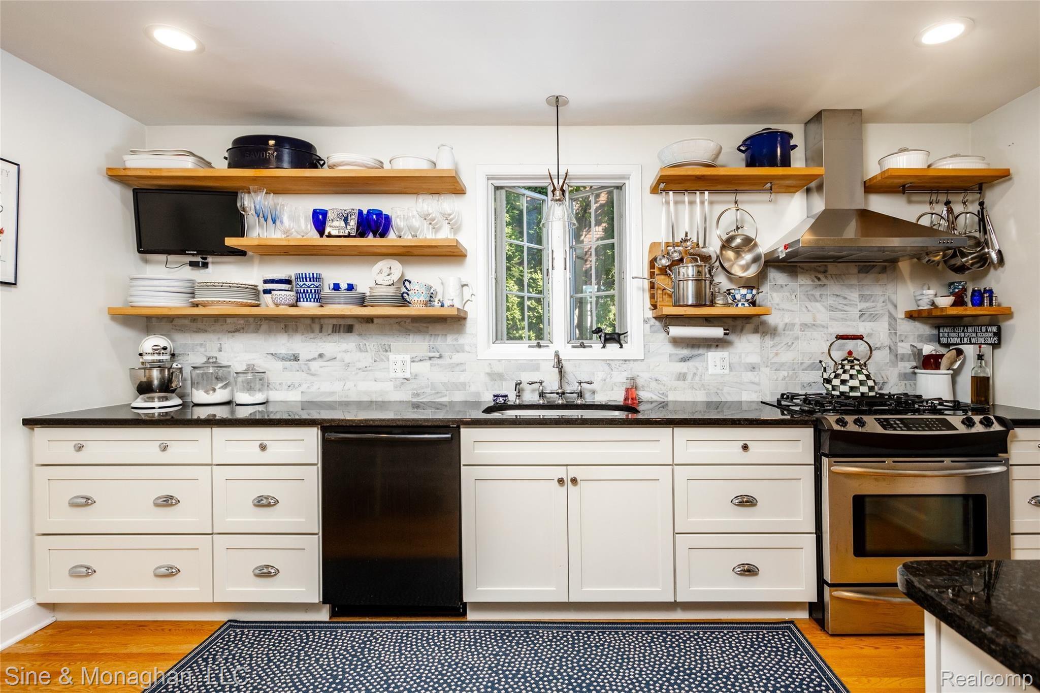 978 Westchester Road Grosse Pointe, MI 48230 - Photo 8 of 48 978 Westchester L023.jpg