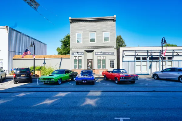 $450,000 | 6064 Linfield Avenue Southeast, Alto, MI 49302