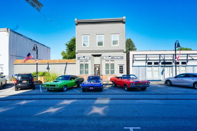 $599,000 | 6064 Linfield Avenue Southeast, Alto, MI 49302