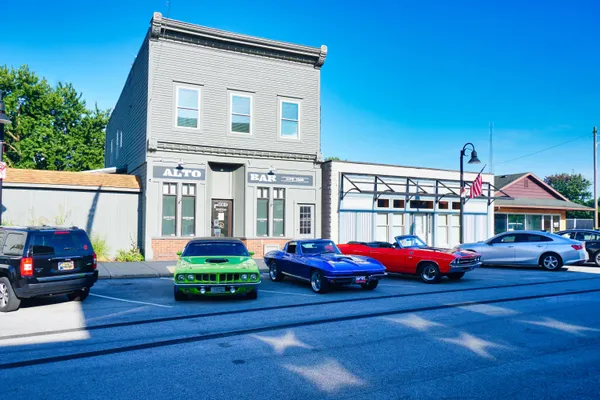 $450,000 | 6064 Linfield Avenue Southeast, Alto, MI 49302