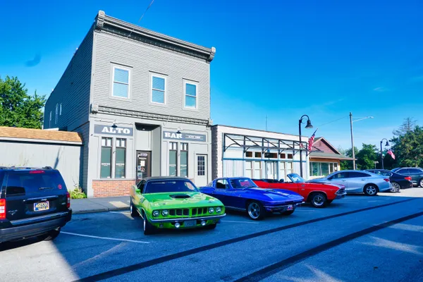 $450,000 | 6064 Linfield Avenue Southeast, Alto, MI 49302