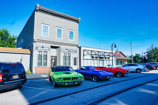 $599,000 | 6064 Linfield Avenue Southeast, Alto, MI 49302