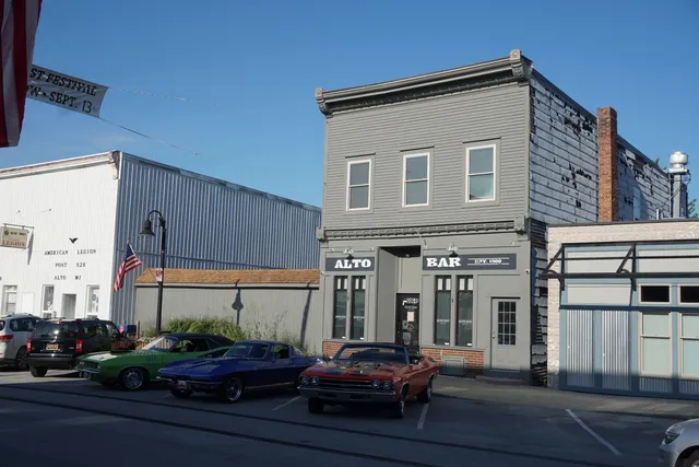 $599,000 | 6064 Linfield Avenue Southeast, Alto, MI 49302