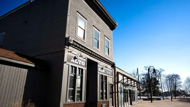 $599,000 | 6064 Linfield Avenue Southeast, Alto, MI 49302