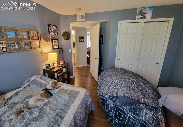 a view of entryway of the house