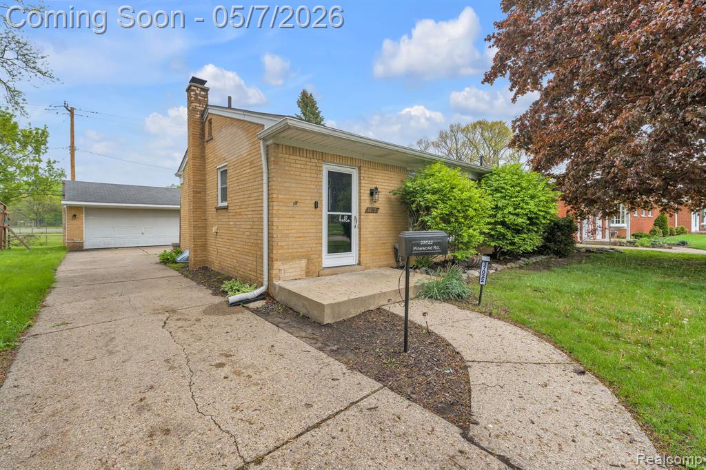 37022 Pinewood Road Wayne, MI 48184 - Photo 3 of 30