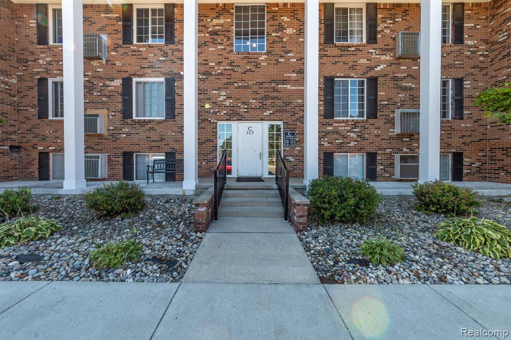 505 West Highland Road Howell, MI 48843 - Photo 2 of 20