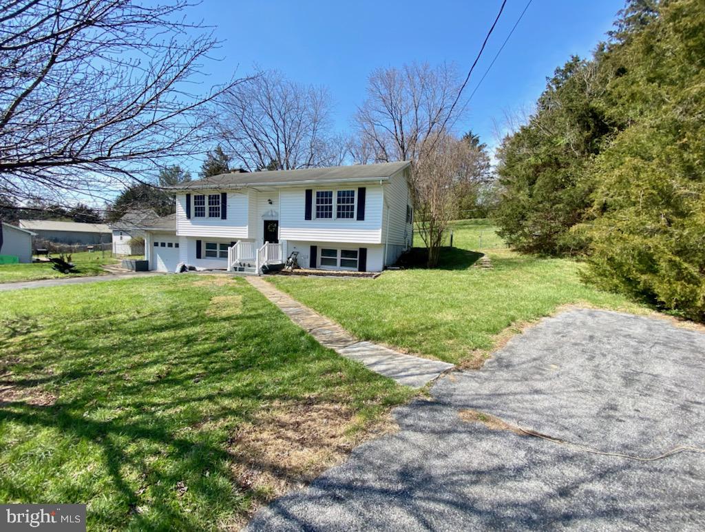 3153 Howellsville Road Front Royal, VA 22630 - Photo 2 of 43 Horse Shoe shaped driveway for ease of parking