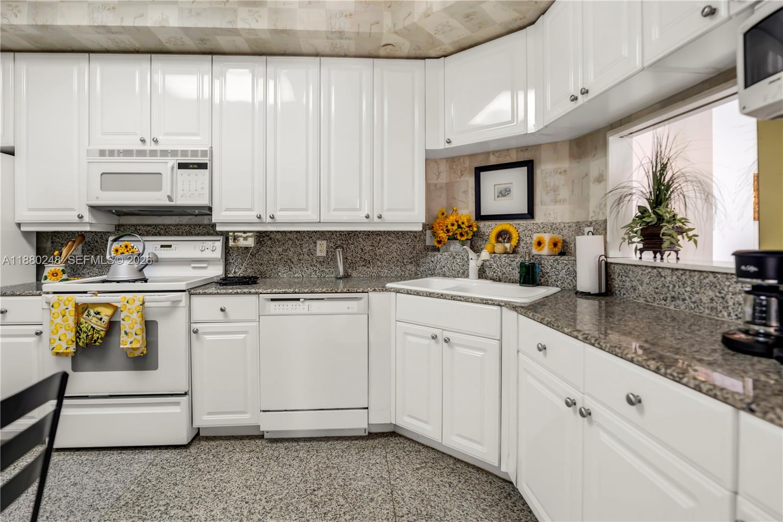 888 Brickell Key Drive, Unit 1807 Miami, FL 33131 - Photo 11 of 58
