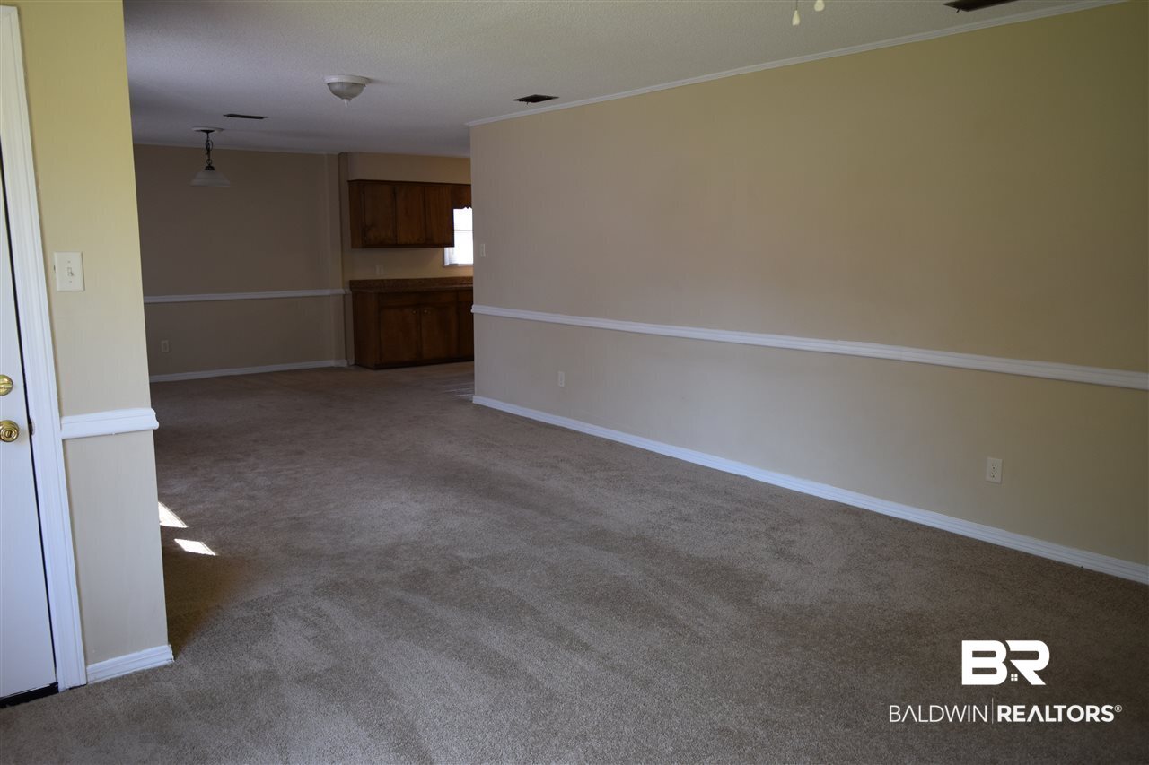 512 Holiday Avenue Mobile, AL 36611 - Photo 3 of 17
