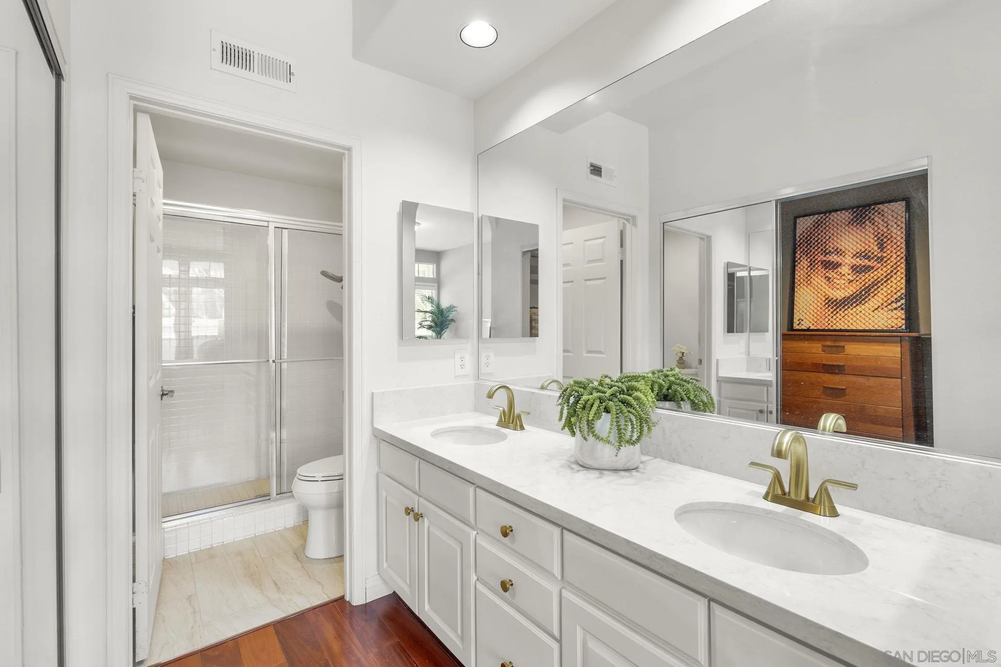 3335 Genoa Way, Unit 112 Oceanside, CA 92056 - Photo 20 of 35 Primary Bath/Spa