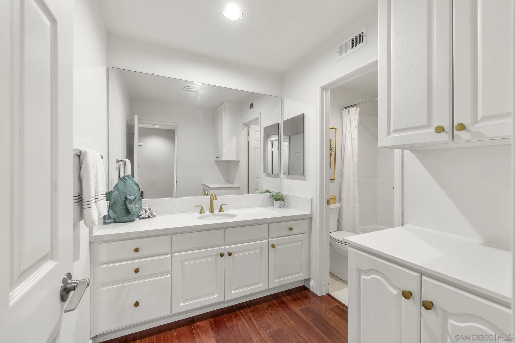 3335 Genoa Way, Unit 112 Oceanside, CA 92056 - Photo 23 of 35 Bathroom