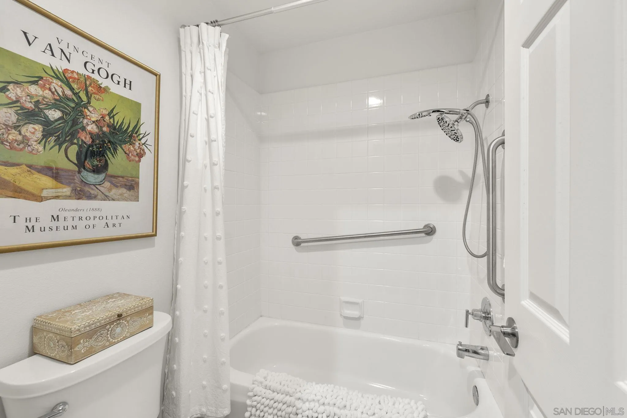 3335 Genoa Way, Unit 112 Oceanside, CA 92056 - Photo 24 of 35 Bathroom