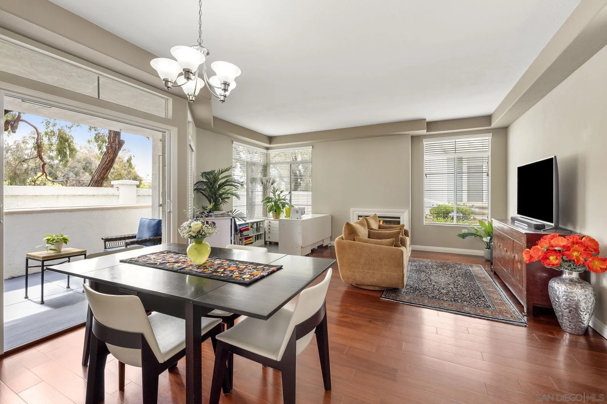 3335 Genoa Way, Unit 112 Oceanside, CA 92056 - Photo 6 of 35 Living Room