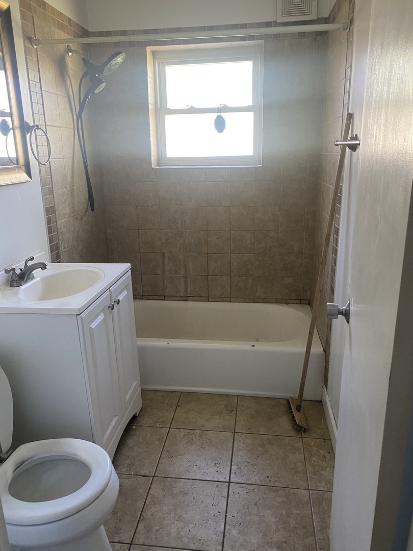 6818 Maple Court Bridgeview, IL 60455 - Photo 7 of 15 Gallery Image 7