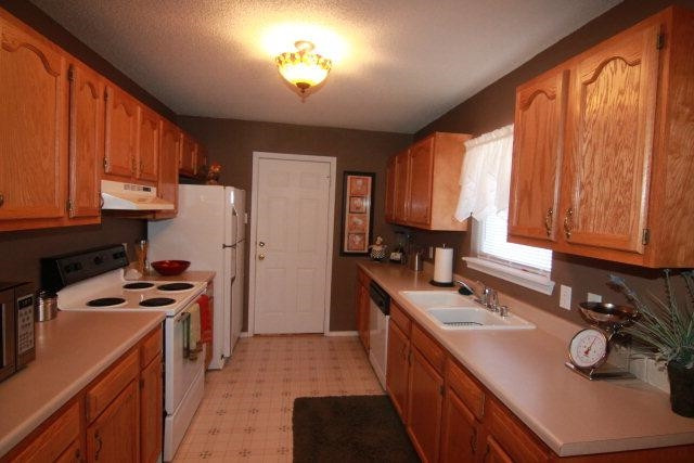 2525 110th Street Lubbock, TX 79423 - Photo 5 of 10 a kitchen with a sink stove and cabinets