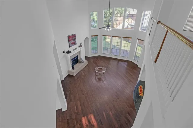 a view of livingroom with furniture