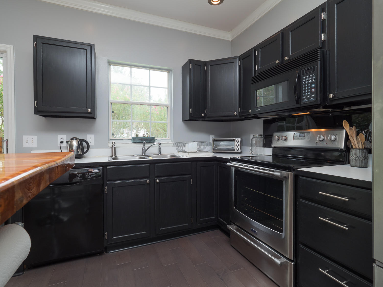 125 Whaler Road Summerville, SC 29485 - Photo 4 of 28 kitchen cabinets and sink