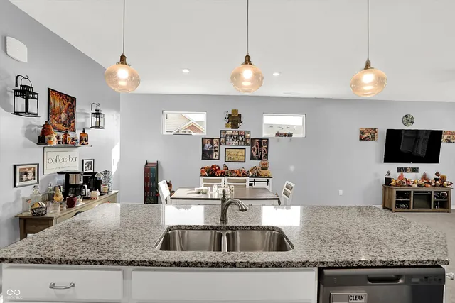 $287,500 | 10311 Gateway Drive, Indianapolis, IN 46234